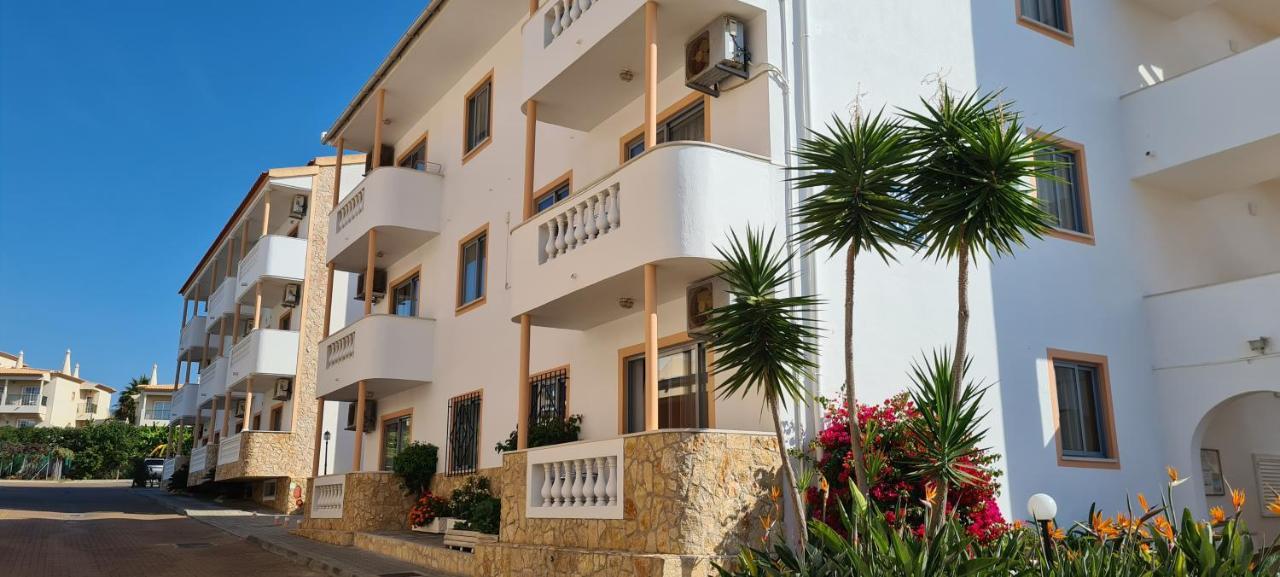 Ferienwohnung Apartamento - 2 A 4 Pessoas- Piscina Olhos de Agua  Exterior foto